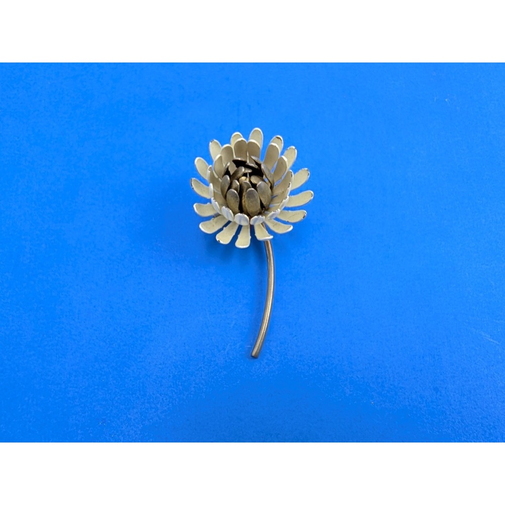 Vintage White Metal 3D Daisy Flower Folded Morning Brooch Pin